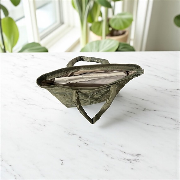 Steve Madden‎ Olive Green Quilted Tote Bag Zip Pocket New with Tags - Picture 6 of 12